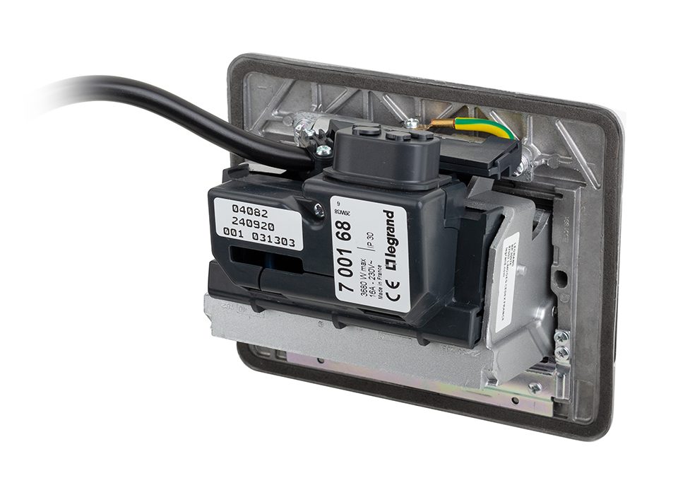 LEGRAND Pop-up v2, 1 x elektrická zásuvka 230 V, 2 x data RJ45, hliník