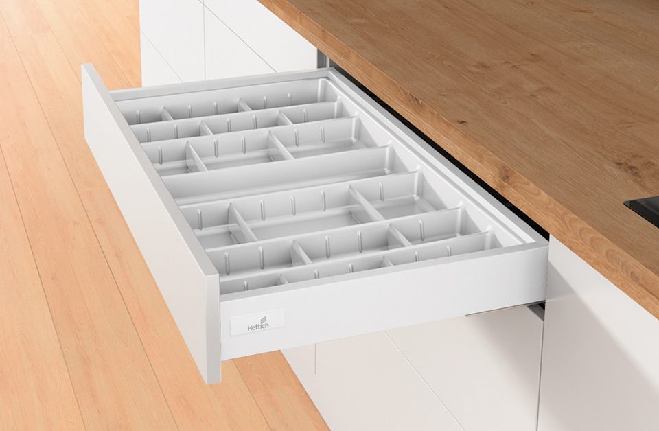 K-HETTICH Atira 470/70 bílá + příborník OrgaTray 590 600 bílá