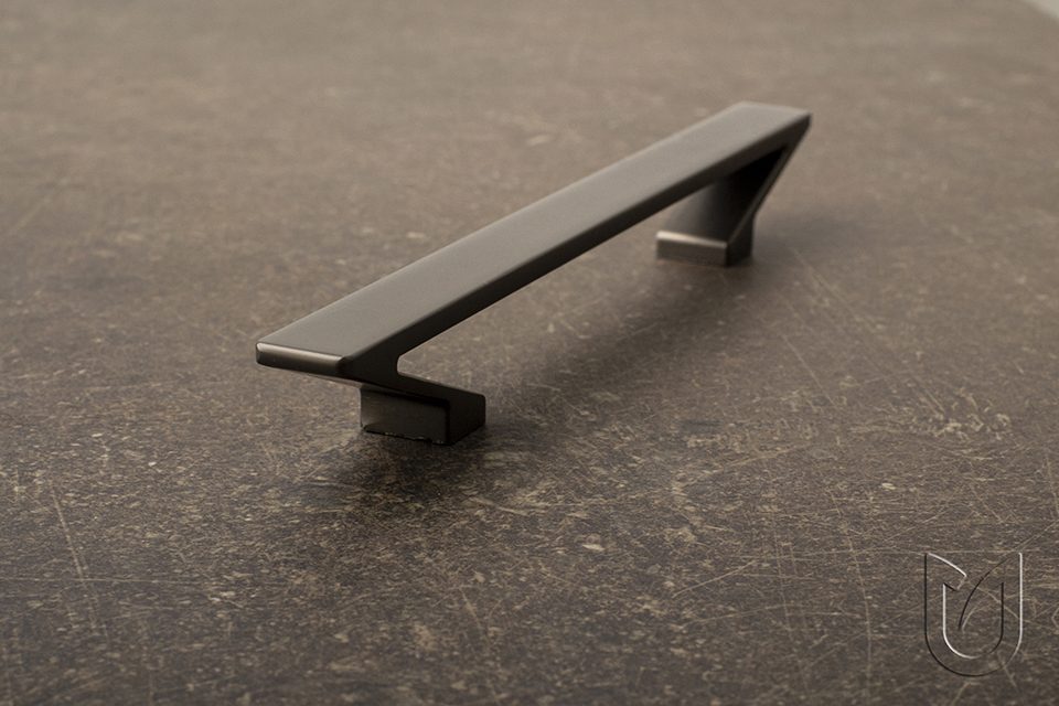 TULIP Úchytka Bench 64 černá matná