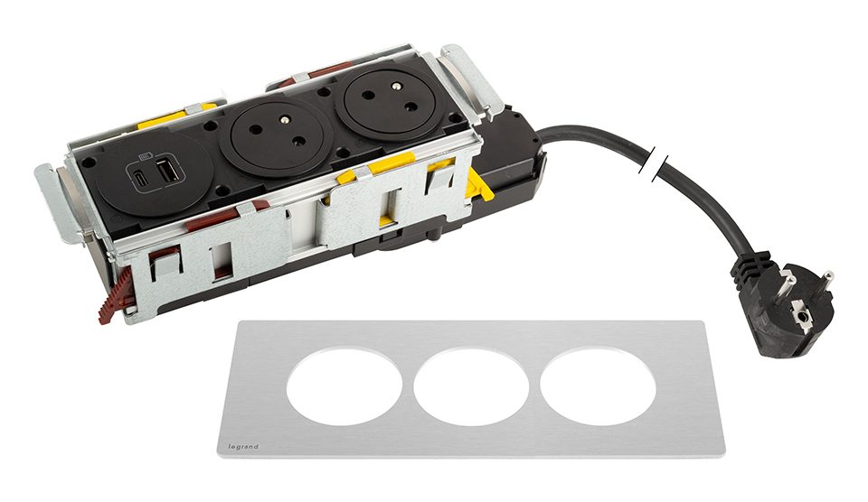 K- LEGRAND elektrická zásuvka Disq´In 2x 230V FR + 1x USB A+C, černá/nerez