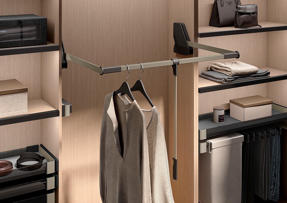 KES 238281 Conero sklopná šatní tyč, LW 985-1168mm, 12kg, champagne gold