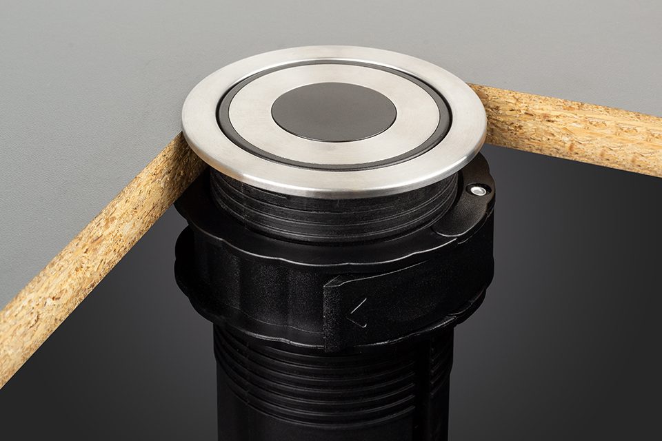 StrongPower elektricky výsuvná zásuvka 3x 230V Francouzská, USB A+C, černá