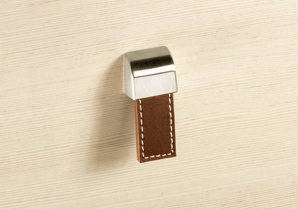HETTICH 9113451 Knobka AGNA 20x50x25 mm hnědá kůže/imitace nerezi