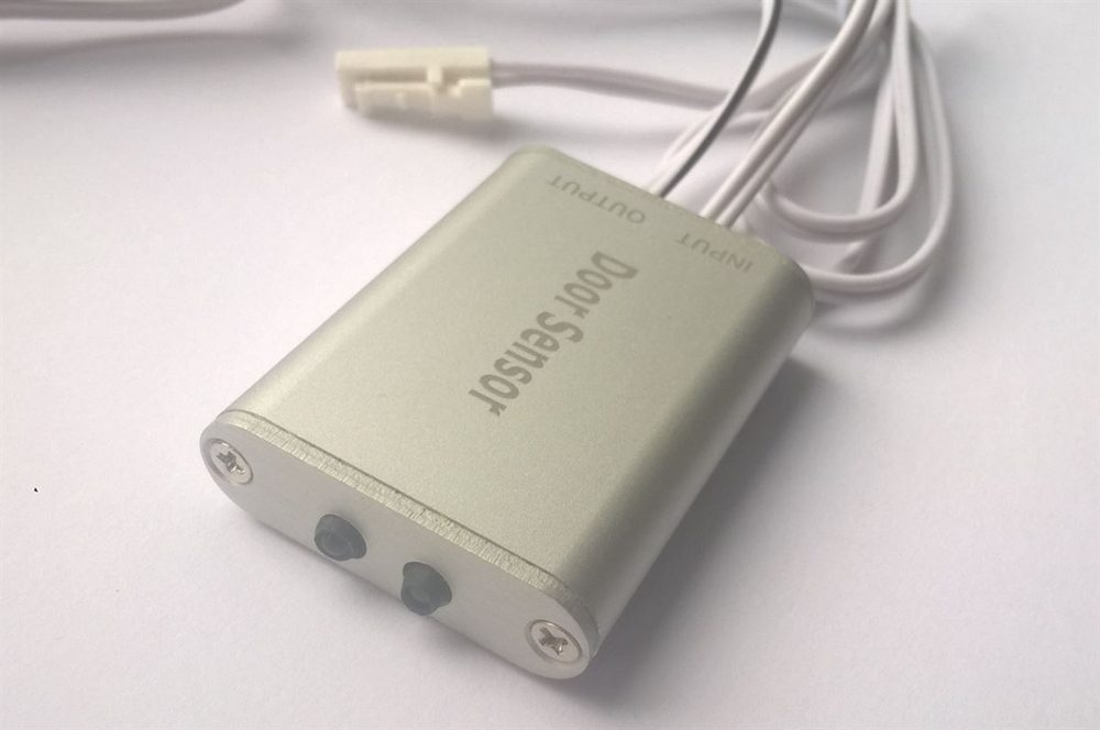 StrongLumio dveřní senzor alu, 12/24V 48/96W 4A konektory Mini, stříbrná