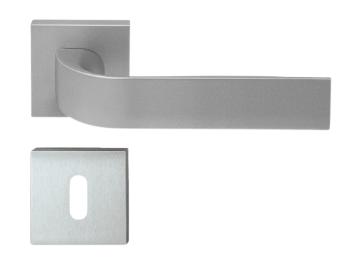 Dveřní kliky a závěsy